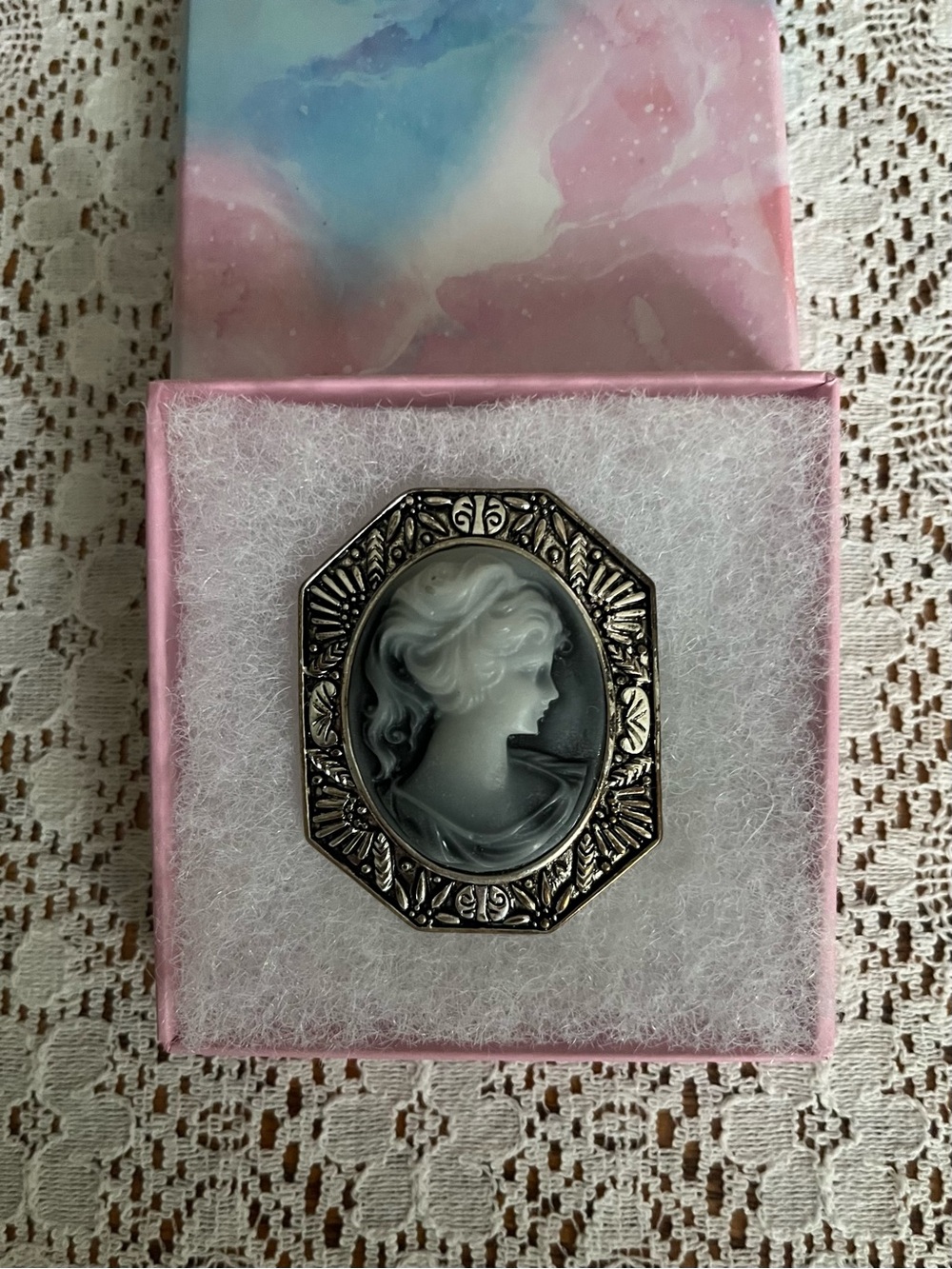 Vintage Classic Cameo Pin Brooch